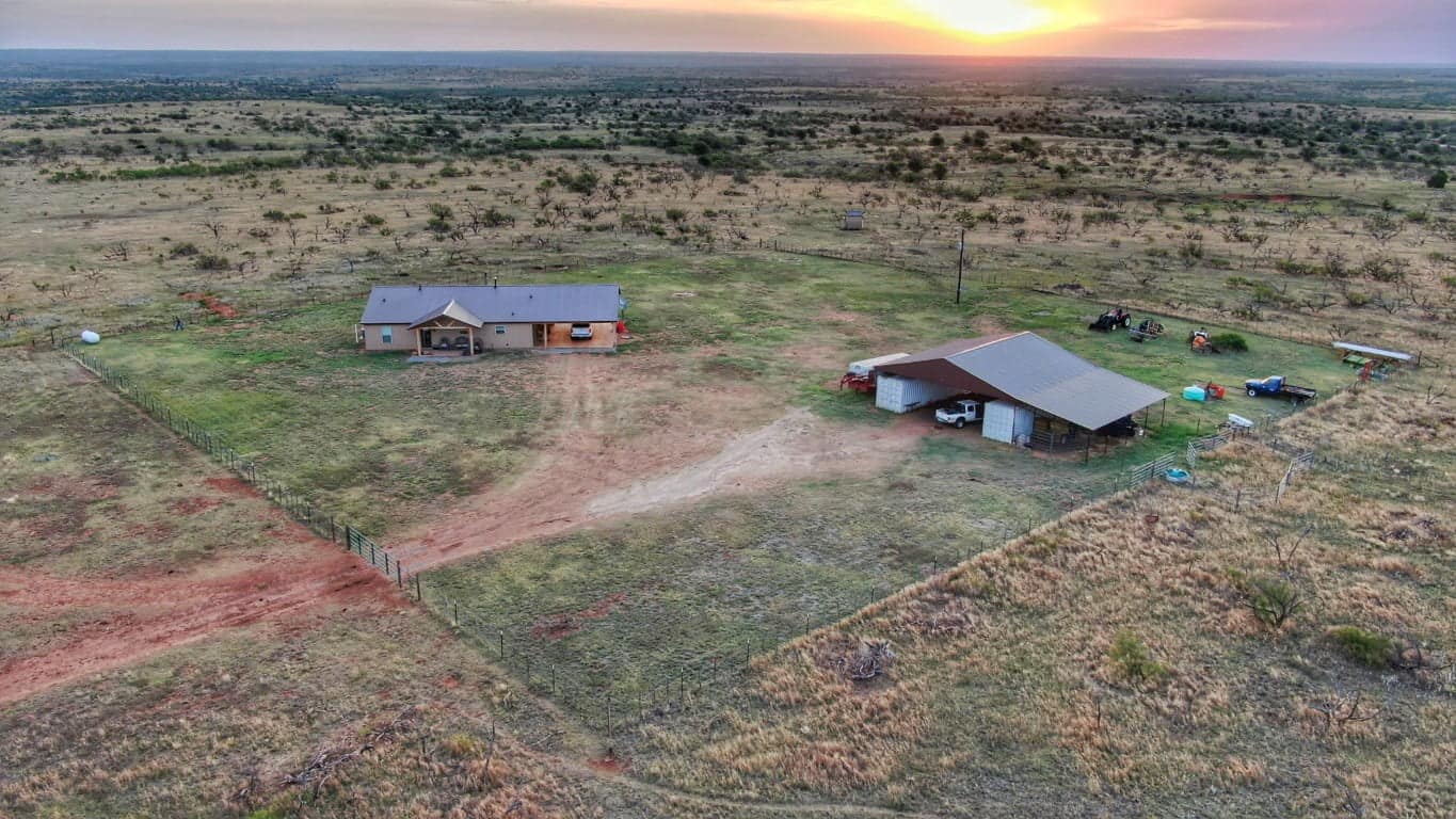 Collingsworth County Texas land with native grass pasture