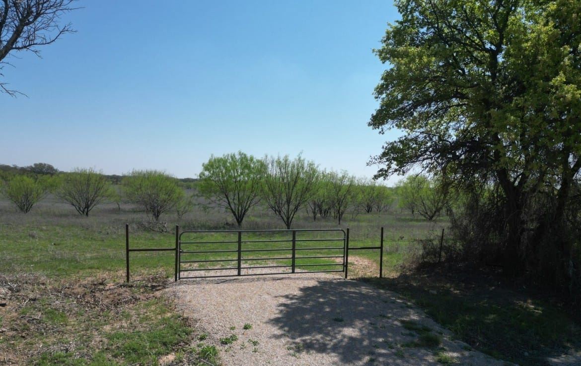 25 acres in Eastland County